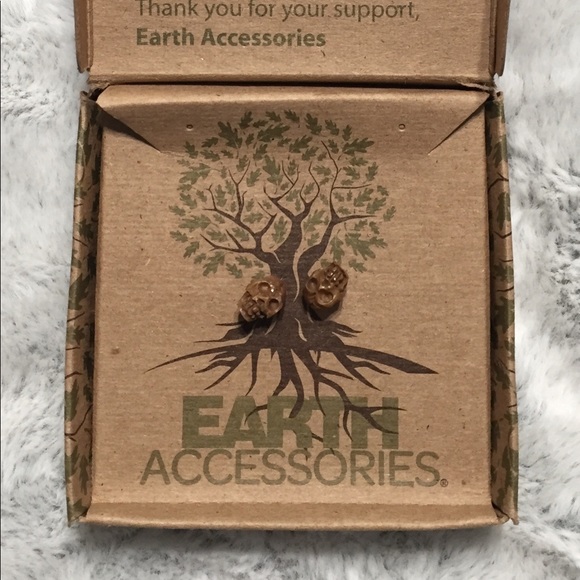 Earth Accessories Kull/Skeleton Stud Earrings New - Picture 4 of 7